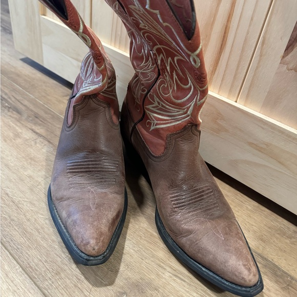 ARIAT boots - Picture 3 of 6